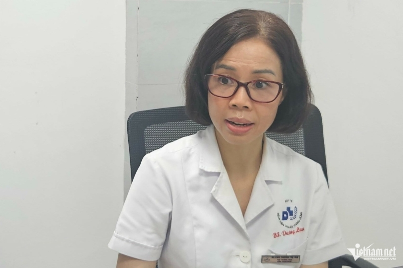 Bác sĩ Dương Thị Lan cho biết ngoài chỉ số SPF, cần quan tâm thêm chỉ số PA trên kem chống nắng. Ảnh: Võ Thu