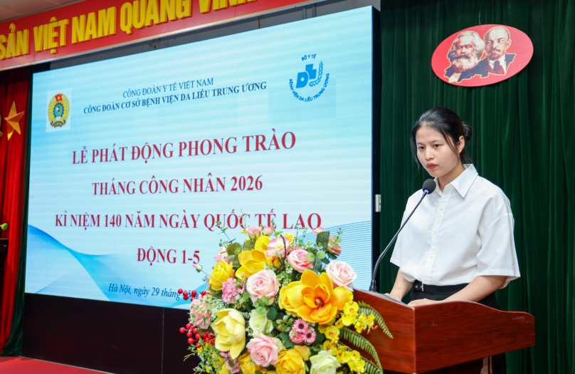 CNĐD. Nguyễn Thị Huệ - Đọc đơn xin gia nhập tổ chức Công đoàn Việt Nam