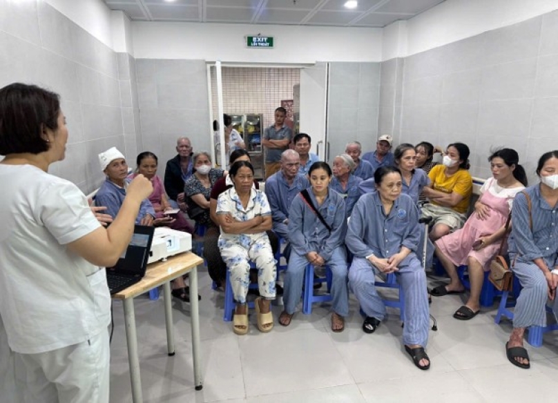 Hình 1: Cuộc họp hội đồng người bệnh cấp khoa