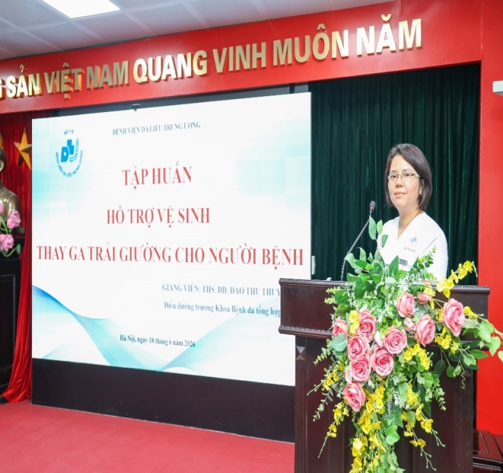 ThS. ĐD Đào Thu Thủy chia sẻ thông tin trong buổi tập huấn