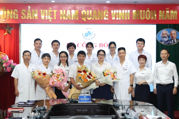 Bệnh viện Da liễu Trung ương công bố quyết định bổ nhiệm lại chức vụ lãnh đạo khoa, phòng, trung tâm